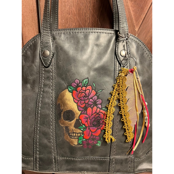 Women's Frye Leather Hand Painted Satchel Gray Skull Floral Medium Upcycled - Picture 2 of 6